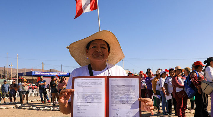 Ica: Más de 1,800 familias de Tierra Prometida y otros asentamientos de la región reciben títulos de propiedad