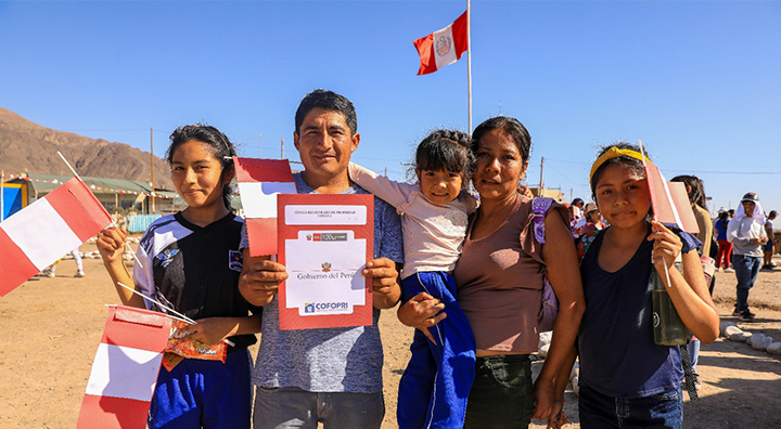 Ica: Más de 1,800 familias de Tierra Prometida y otros asentamientos de la región reciben títulos de propiedad