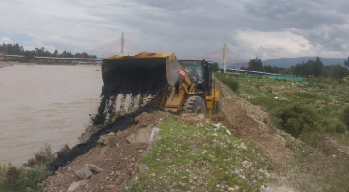 Ministerio de Vivienda interviene ríos de las regiones Junín y Pasco para evitar inundaciones y proteger a más de 2500 vecinos