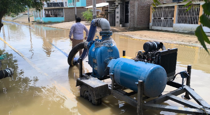 Vivienda entrega 25 motobombas para prevenir inundaciones y proteger a miles de familia