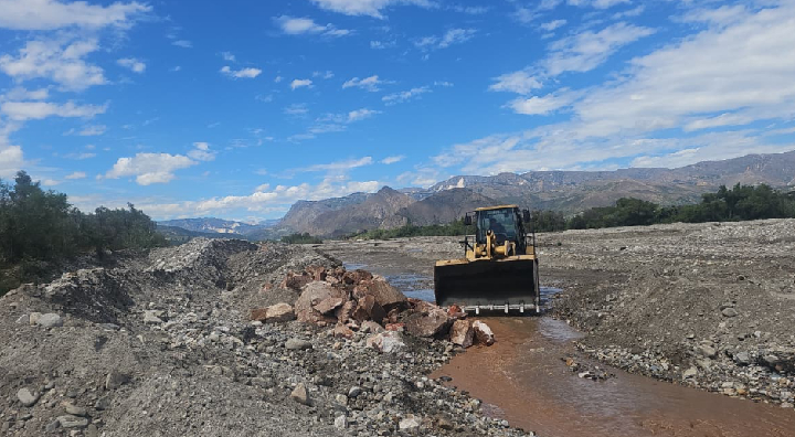 Cajamarca: refuerzan trabajos con maquinaria pesada en zonas críticas para evitar inundaciones por lluvias