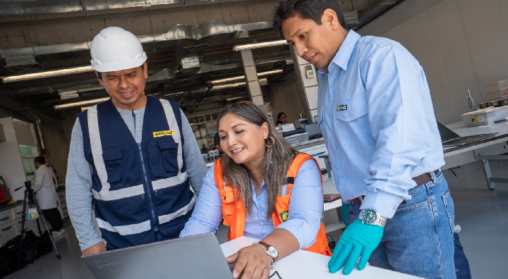 Pacasmayo renueva la acreditación de sus laboratorios e impulsa el control de calidad en obra con su Laboratorio Móvil