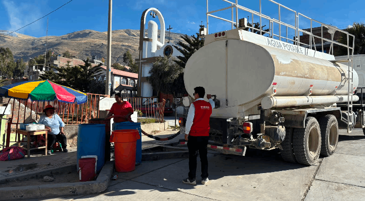 Ministerio de Vivienda mantiene abastecimiento de agua potable a afectados por emergencia en Junín